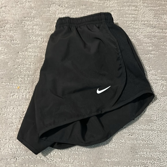 nike shorts - Picture 2 of 2